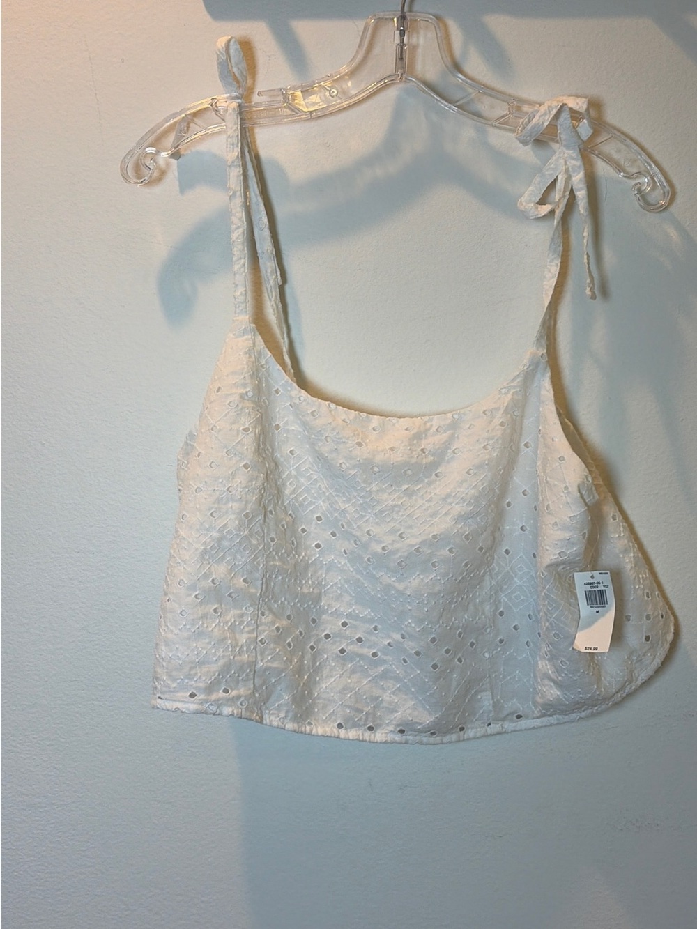 NWT Old Navy eyelet crop top size medium - Picture 4 of 4